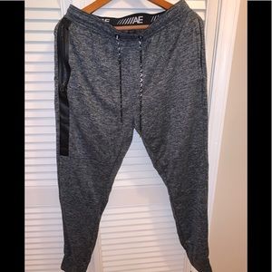American Eagle Like new men’s joggers